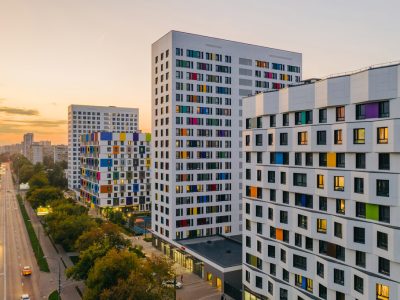 Russland-Hochhäuser-bunt